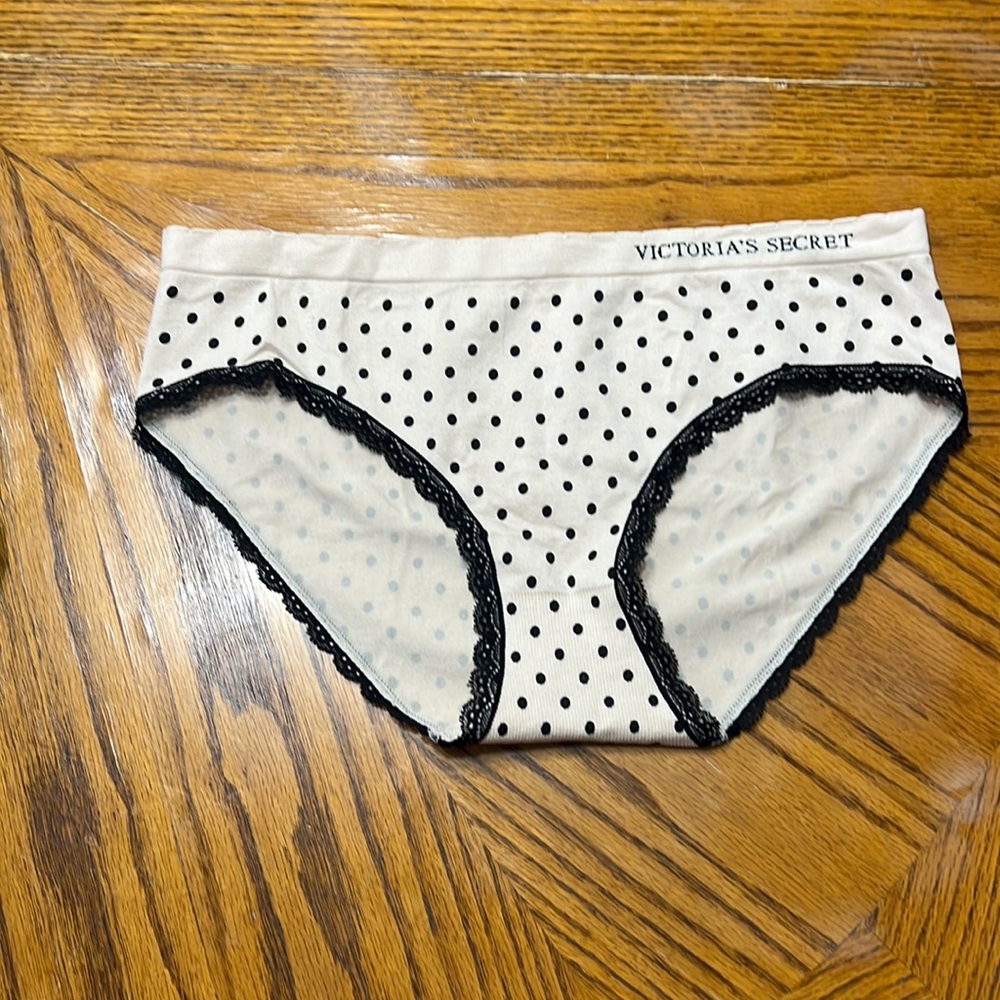 NWT Victoria’s Secret hip hugger panties size large beige with black polkadots .